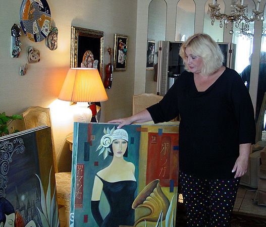 Татьяна у своих работ